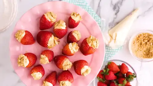 Cheesecake-Stuffed Strawberries