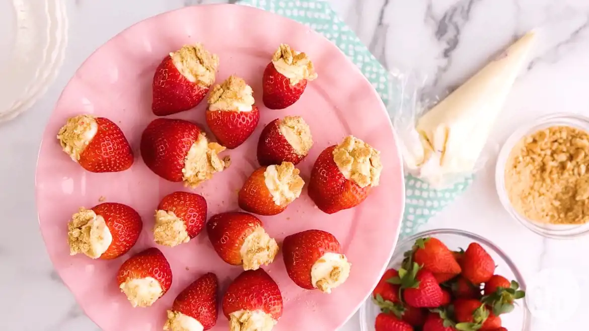 Strawberries Stuffed with Cheesecake