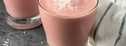 Strawberry Coconut Collagen Smoothie