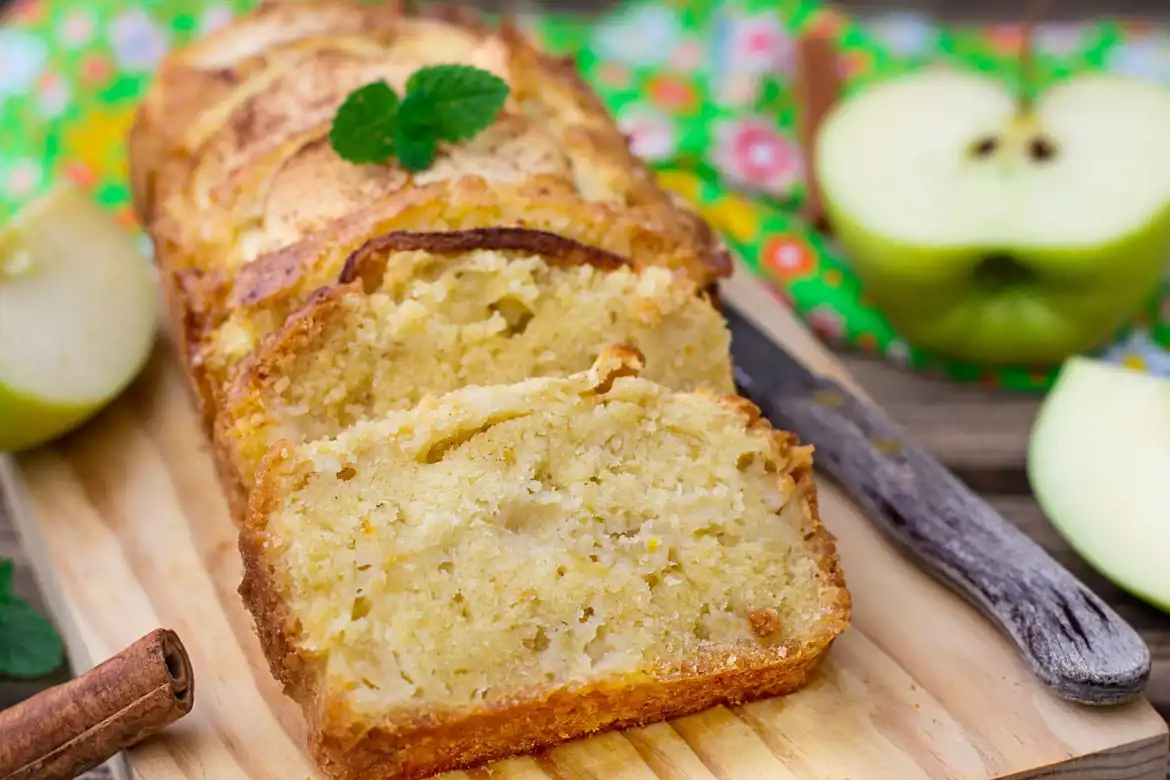 Apple Cinnamon White Cake