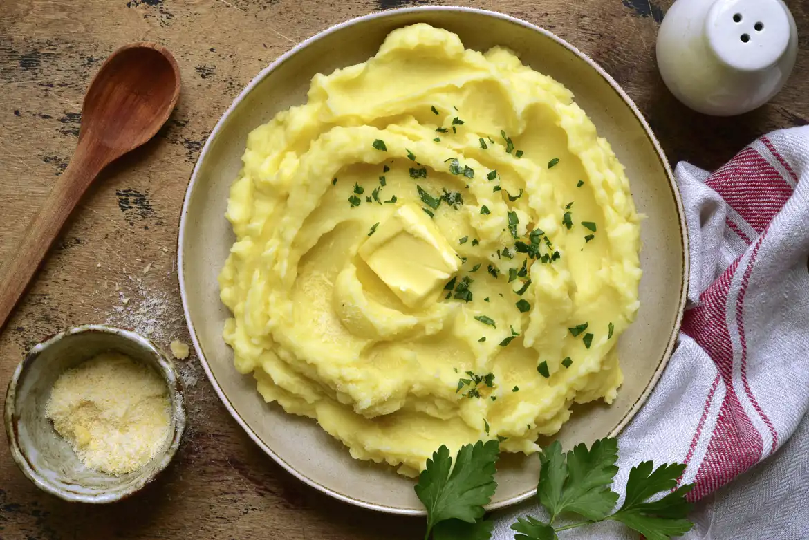Slow Cooker Garlic Mashed Potatoes - Viva Fresh Food