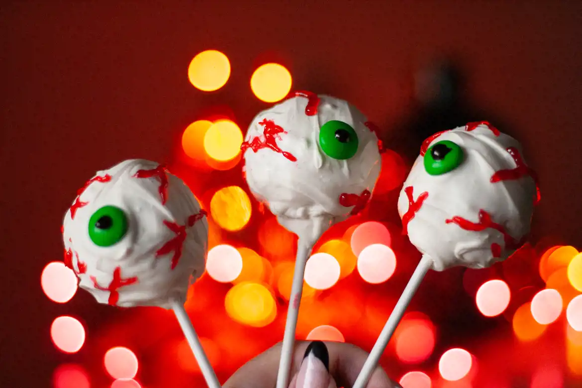 Halloween Eyeball Cake Pops